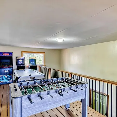 Hot Tub Sauna Steam Room Arcades Airhockey-2